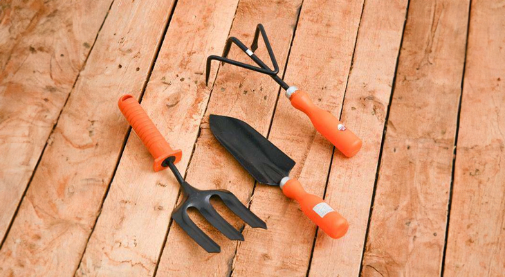 Packing Outdoor Supplies & Gardening Equipment